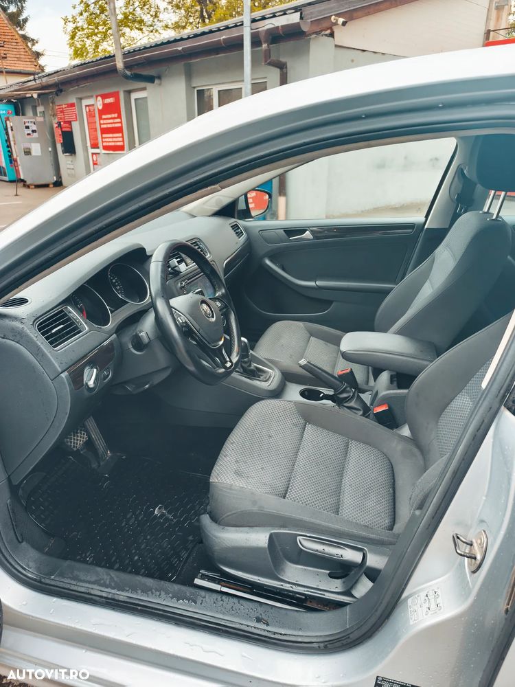 Volkswagen Jetta - 6