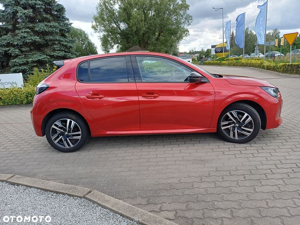 Peugeot 208 - 8
