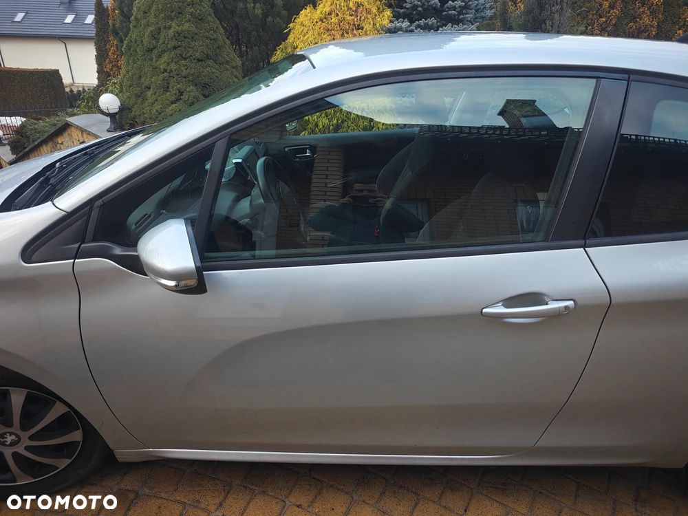 Peugeot 208 e-HDi 92 Stop&Start Allure - 12