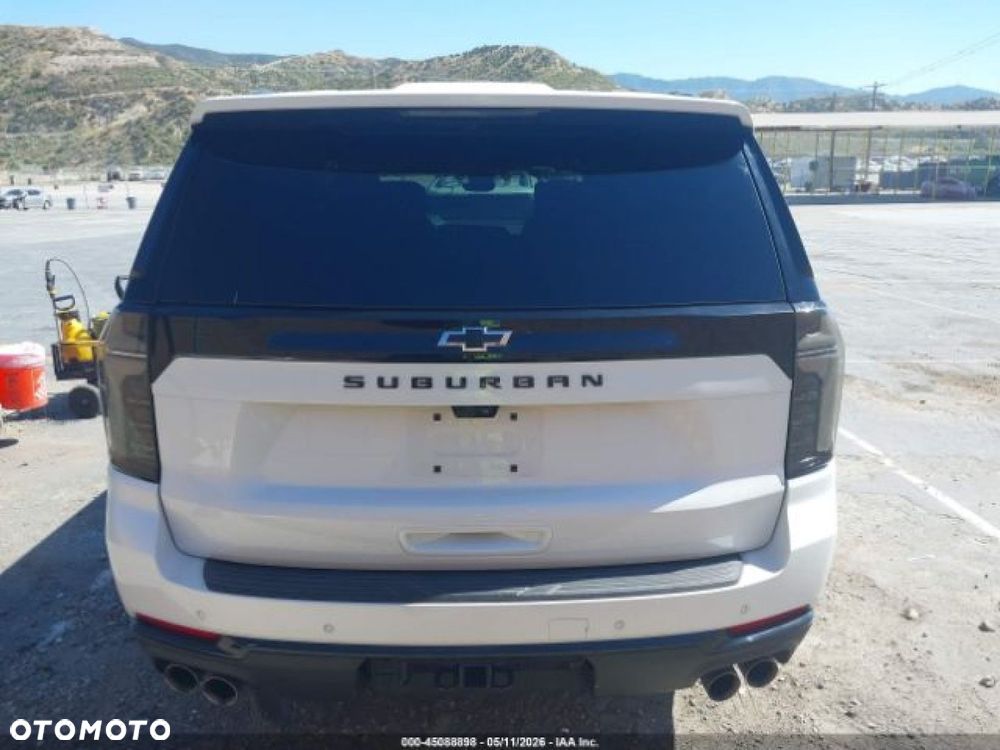 Chevrolet Suburban - 8