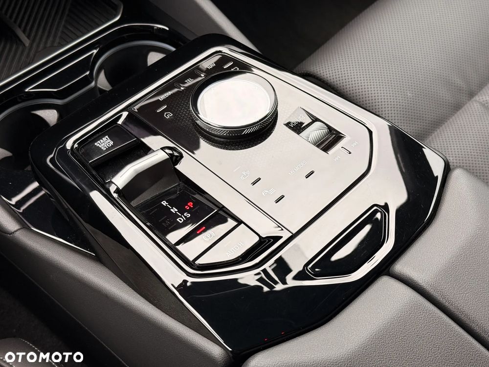 BMW Seria 5 520i - 24