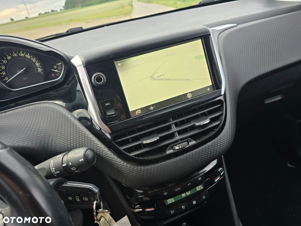 Peugeot 208 1.2 PureTech GPF Allure S&S - 17