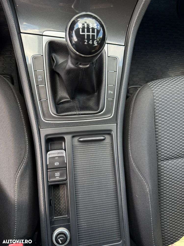 Volkswagen Golf - 10