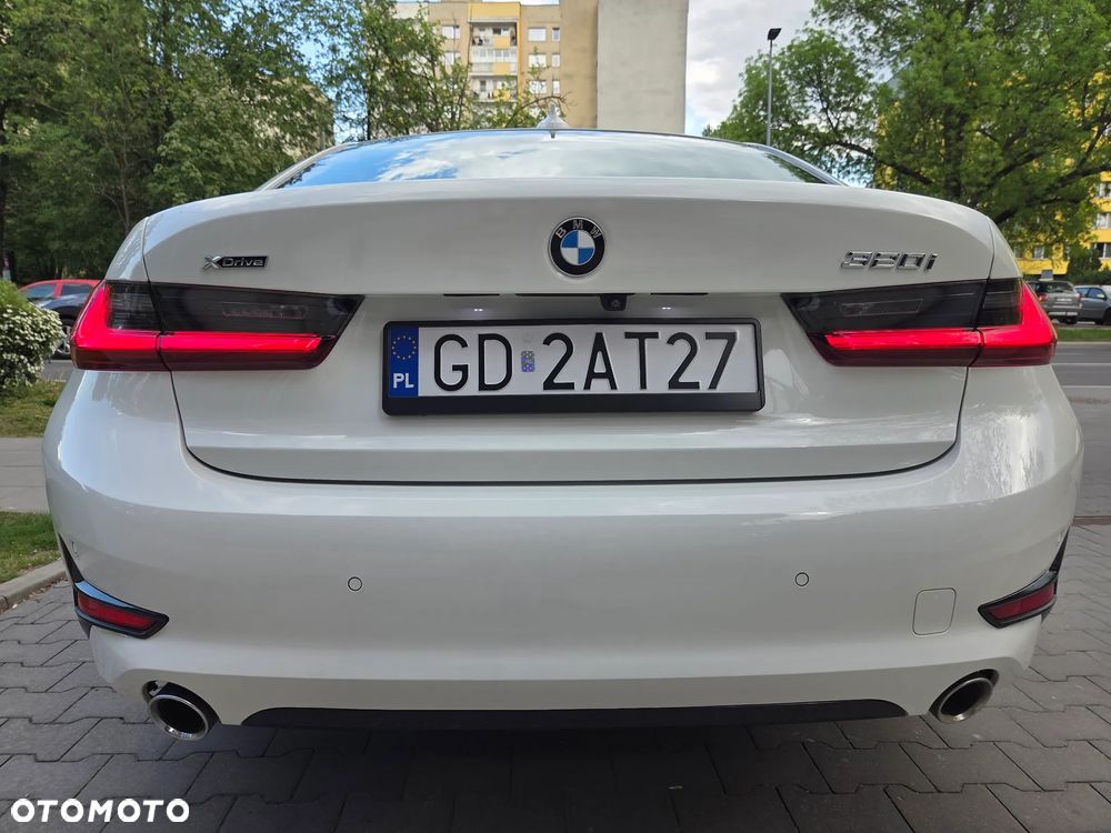 BMW Seria 3 320i xDrive - 17