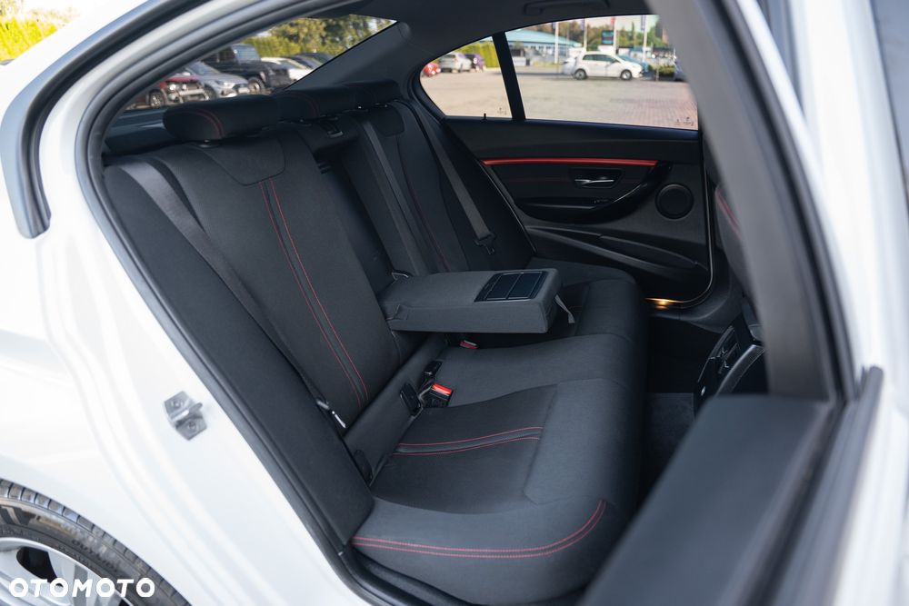 BMW Seria 3 - 36