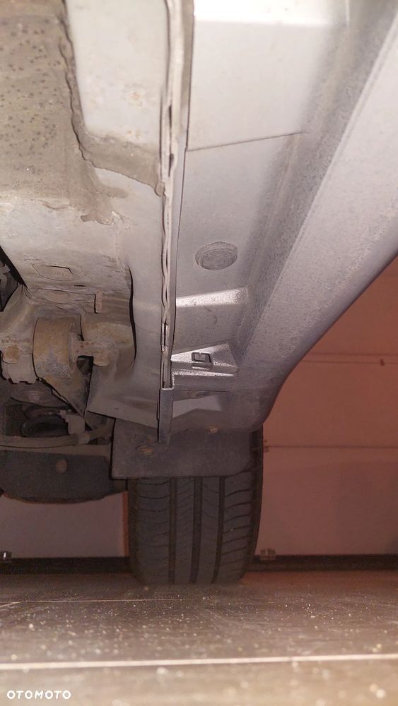 Toyota Avensis 1.8 Premium - 20