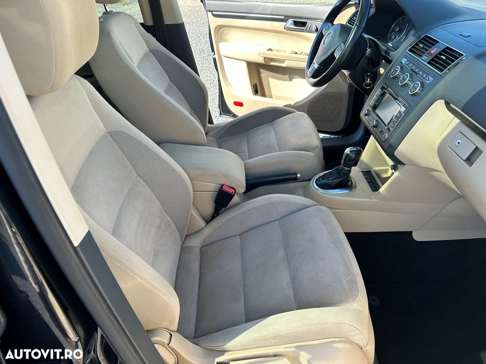Volkswagen Touran 1.6 TDI DSG Highline - 25