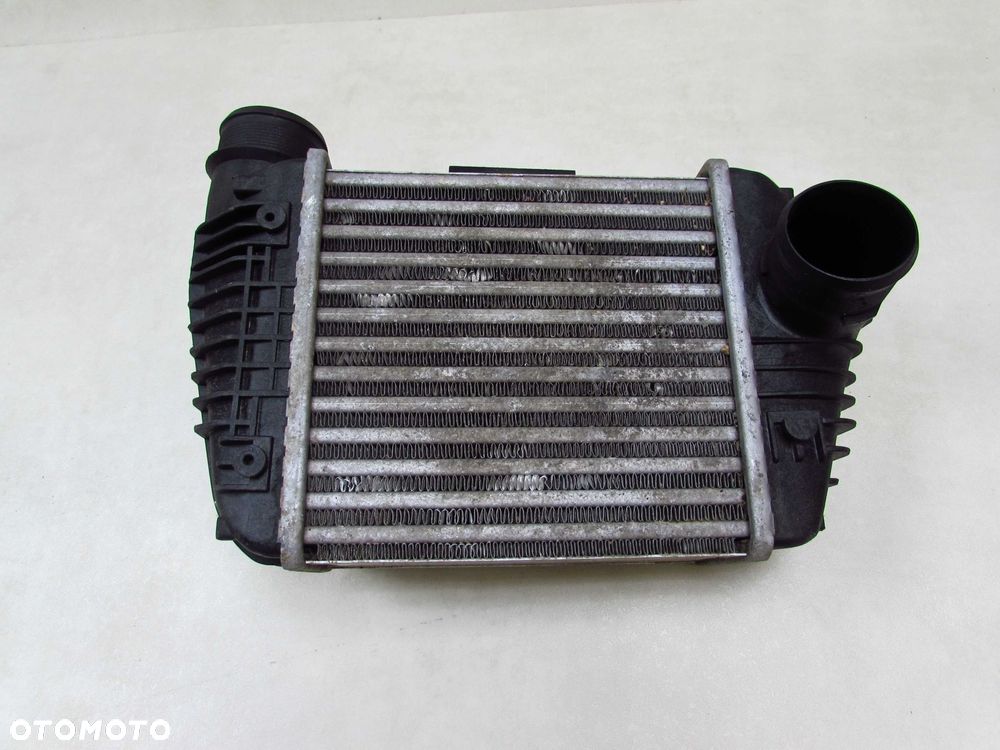 AUDI A6 C6 2.7 3.0 TDI CHLODNICA INTERCOOLER POWIETRZA PRAWY 4F0145806R - 1