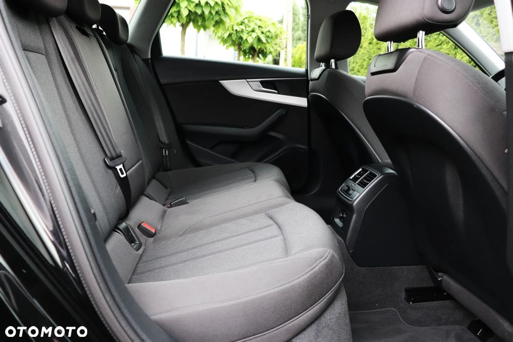 Audi A4 Avant 35 TDI mHEV S Line S tronic - 23