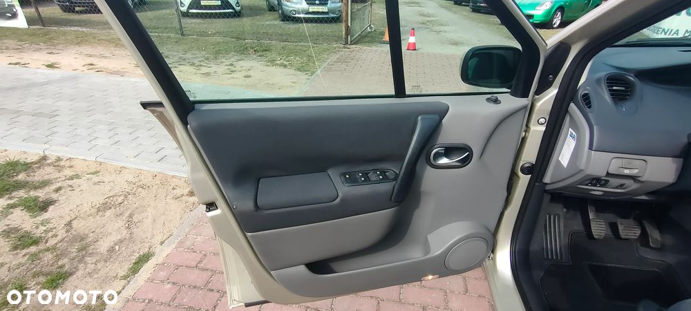 Renault Grand Scenic 1.6 16V Dynamique - 18