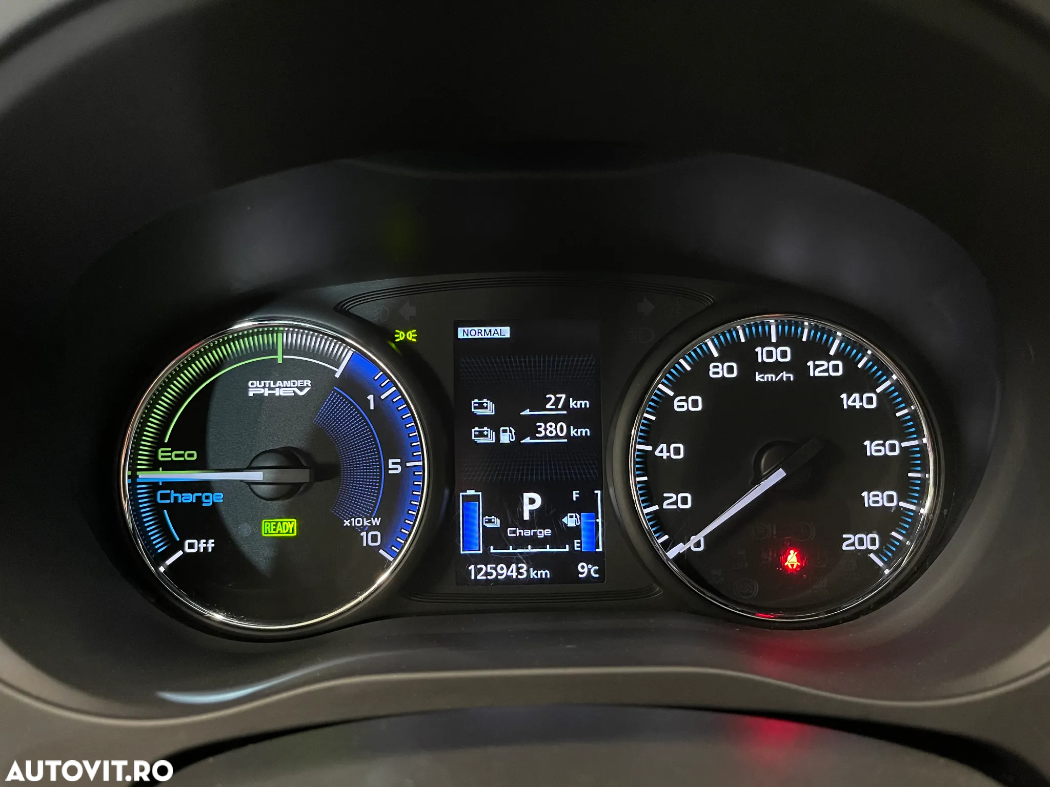 Mitsubishi Outlander 2.4 4WD Plug-In Hybrid Top - 34