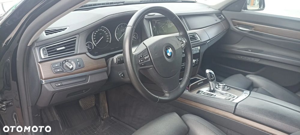 BMW Seria 7 730d - 27