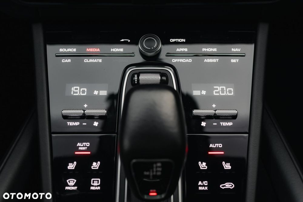 Porsche Cayenne - 24