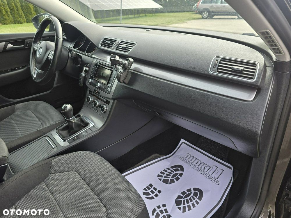 Volkswagen Passat - 31