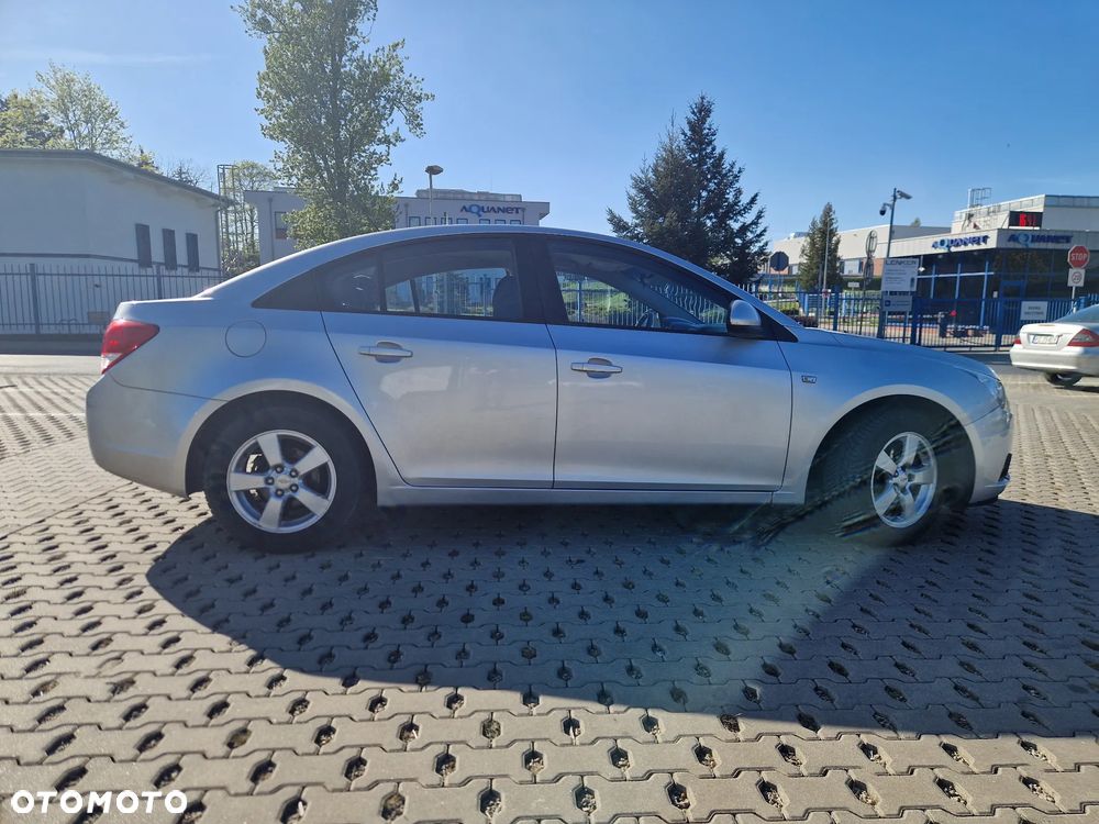 Chevrolet Cruze 1.6 LS - 6
