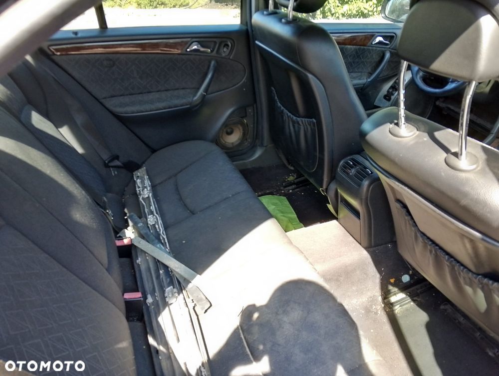 Mercedes – Benz Klasa C W203 (00-04r.) 2.0 B 163KM. Silnik 111.955 (111 955) (111955) Skrzynia 722.616 (722 616) (722616) lakier 359.Cały na części. GWARANCJA !!!  Przód Tył Zestaw Komplet Drzwi Klapa Zderzak Błotnik Maska Grill Atrapa Szyba Pas Lampa Lusterko Boczki Fotel Kanapa Kokpit Deska Rozdzielcza Przełącznik Włącznik Sterownik Przewody Wiązka Instalacja Moduł Komputer Czujnik Listwa Pompa Alternator Wtryski Głowica Rozrusznik Kompresor Sprzęgło Dwumas Silnik Skrzynia ABS Klimatyzacji Paliwa Wspomagania Kolektor Turbina Przepustnica Zawór Chłodnica Koło Hak Belka Sanki Zawieszenie Mcpherson Półoś Amortyzator Wydech Tłumik Zacisk Most - 6