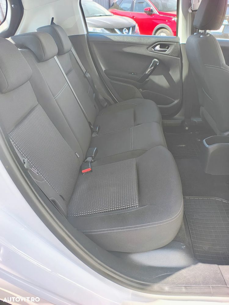 Peugeot 208 PureTech 110 Stop & Start EAT6 Allure - 16