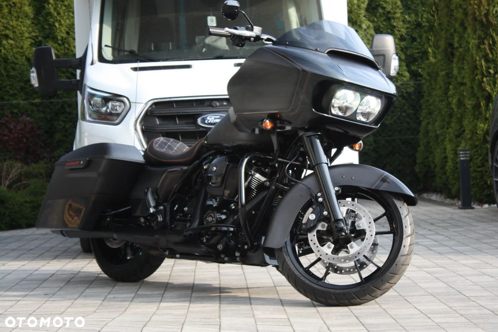 Harley-Davidson Touring Road Glide - 2