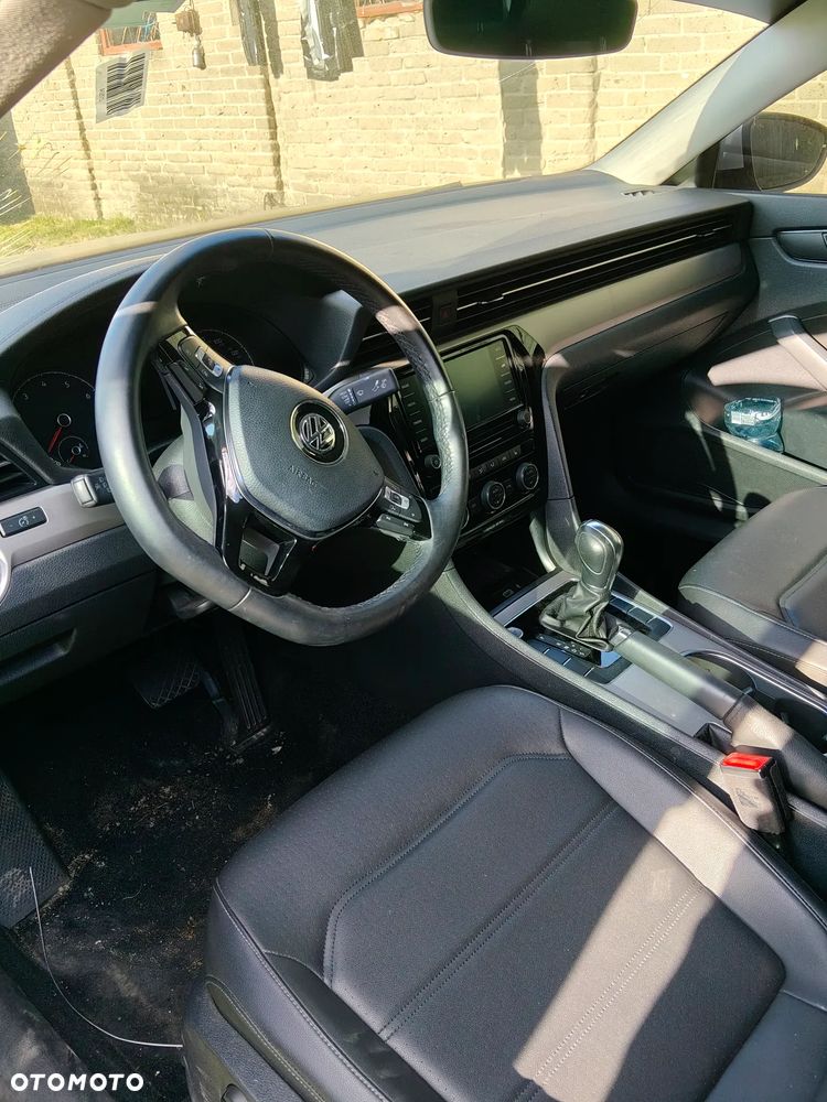 Volkswagen Passat - 2