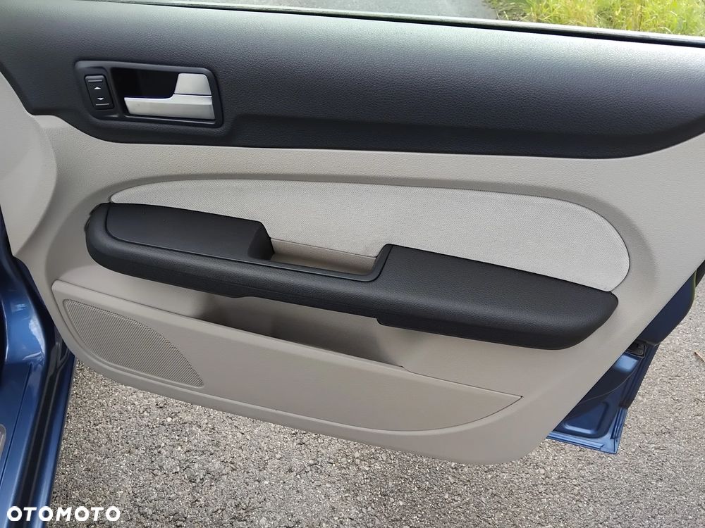 Ford Focus 1.6 Ghia - 22