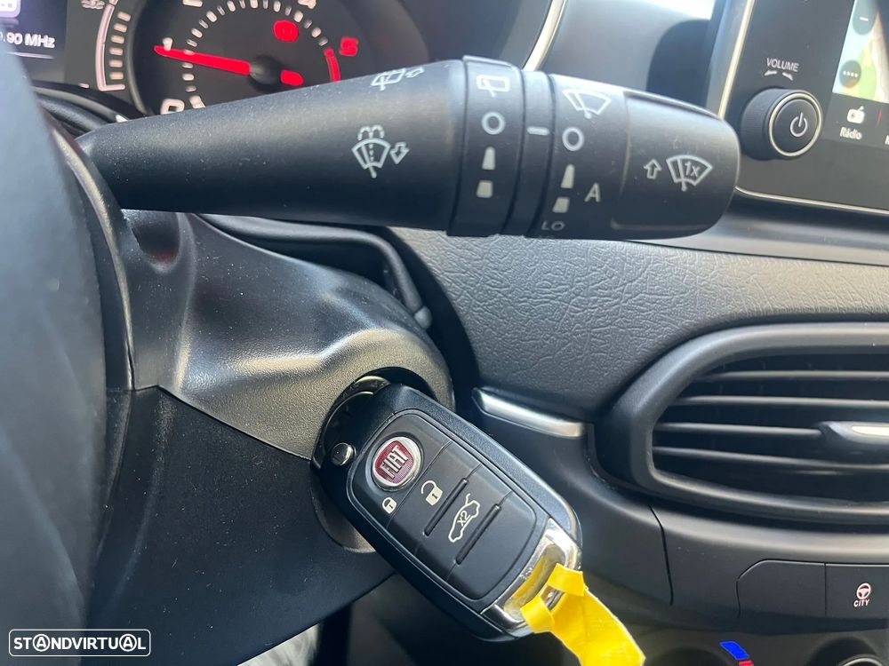 Fiat Tipo Station Wagon 1.3 M-Jet Lounge - 29