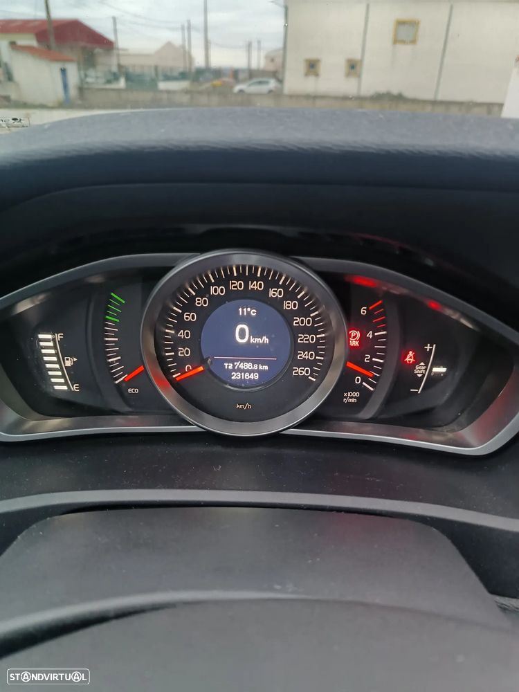 Volvo V40 D2 Momentum - 8