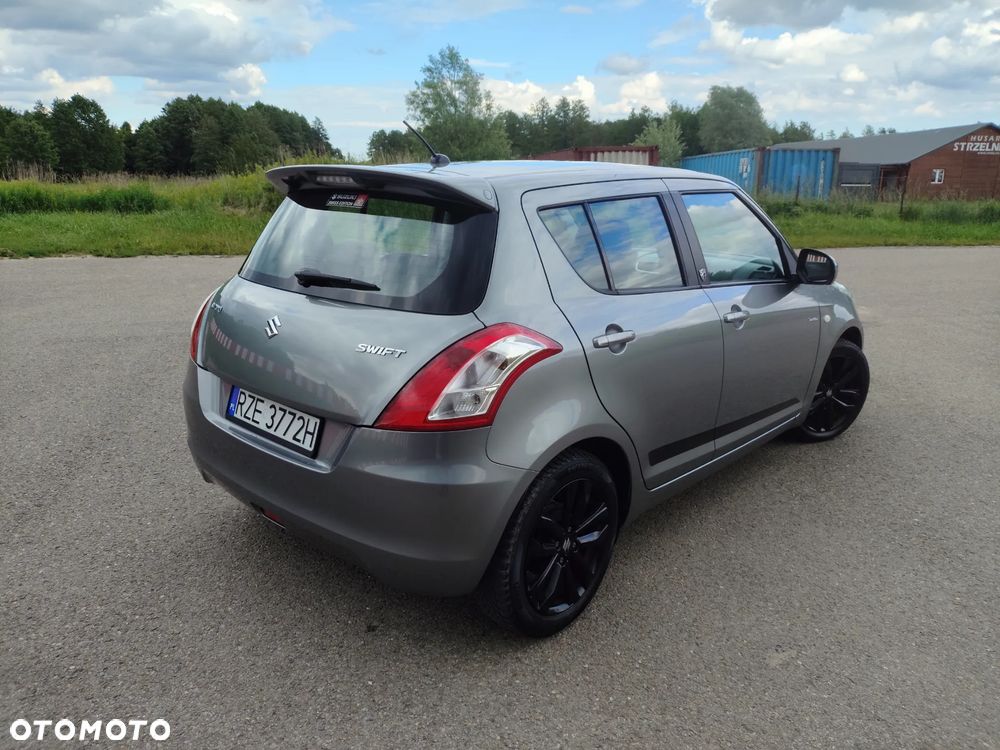 Suzuki Swift - 4