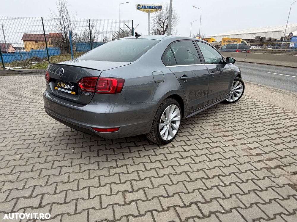 Volkswagen Jetta - 2