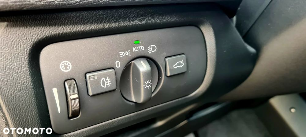 Volvo V40 D3 Drive-E Summum - 26