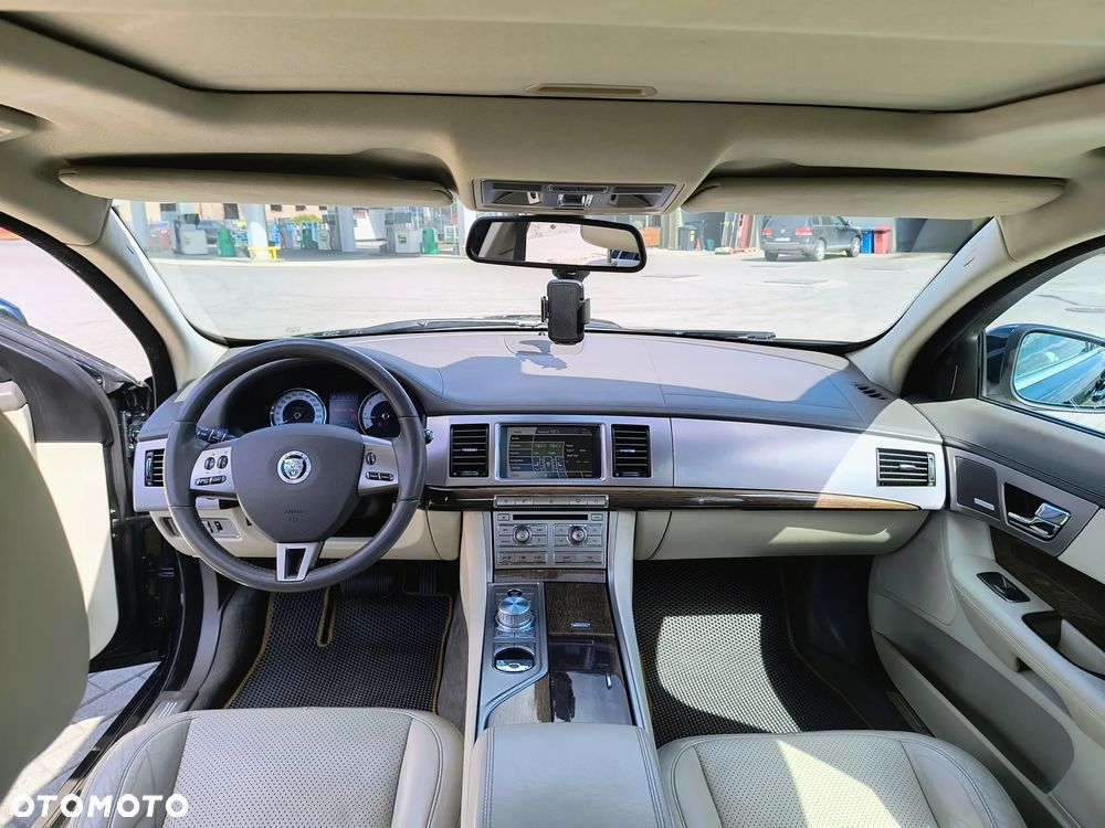 Jaguar XF 4.2 SV8 - 10