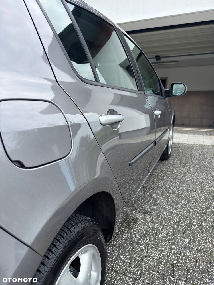 Renault Clio 1.2 16V All Inclusive - 7