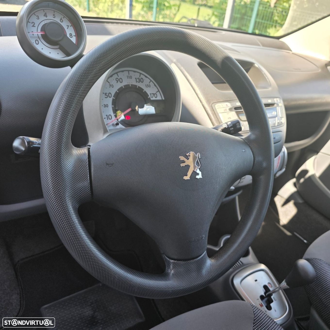 Peugeot 107 1.0 Trendy 2 Tronic - 18