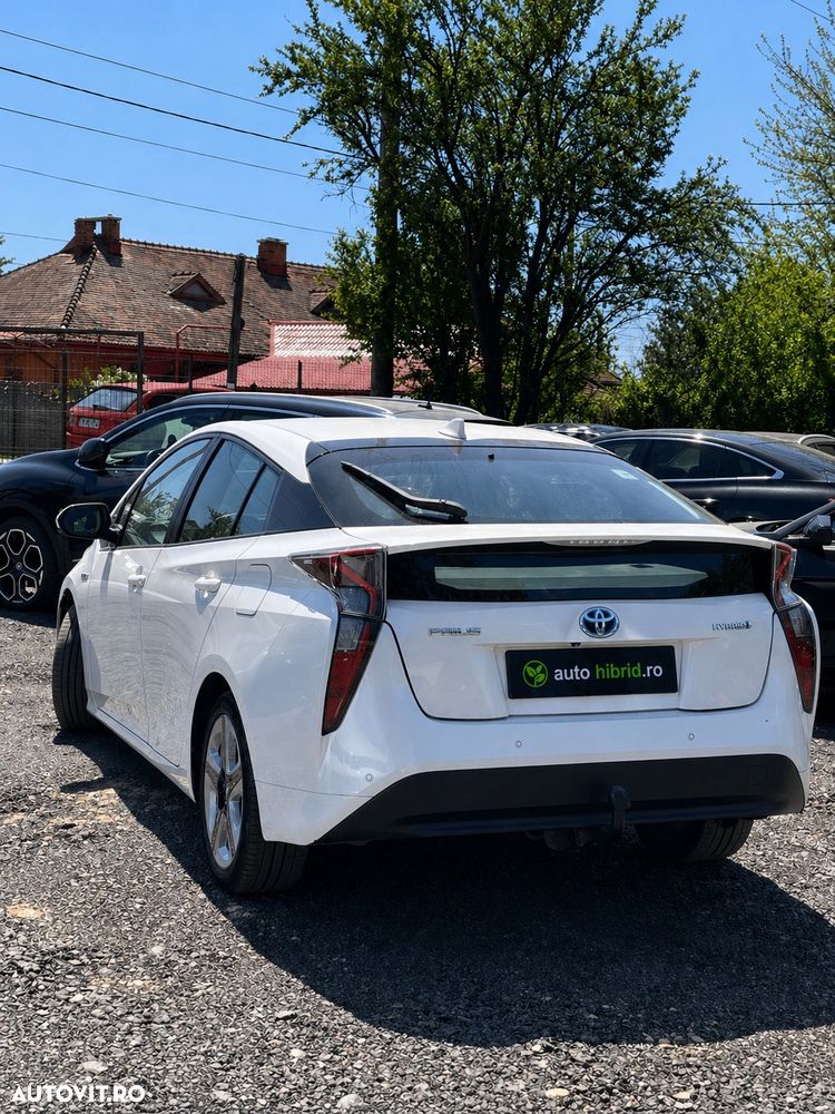 Toyota Prius Hybrid - 3