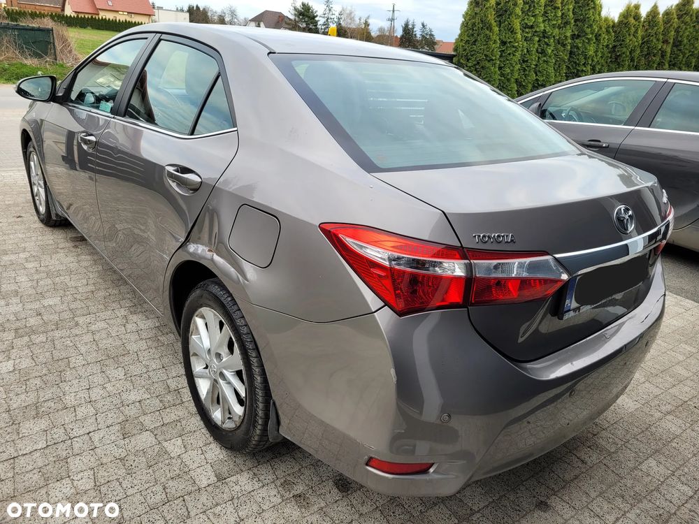 Toyota Corolla 1.6 Premium + - 5