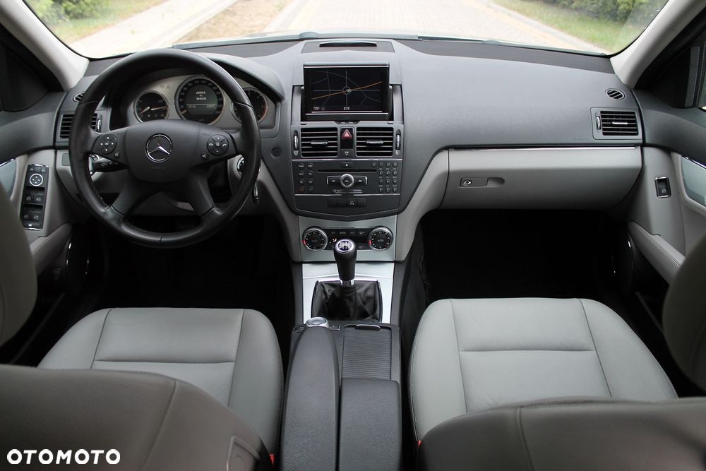 Mercedes-Benz Klasa C 220 CDI DPF Avantgarde - 22