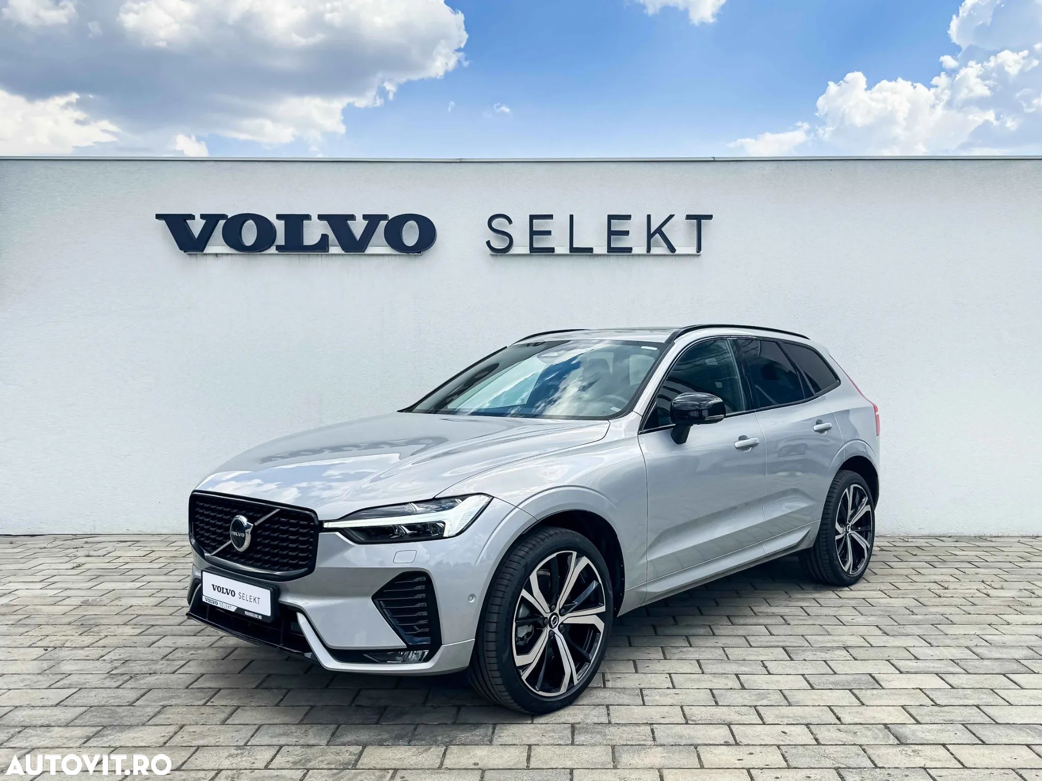 Volvo XC 60 B4 MHEV AT AWD Plus Dark - 1