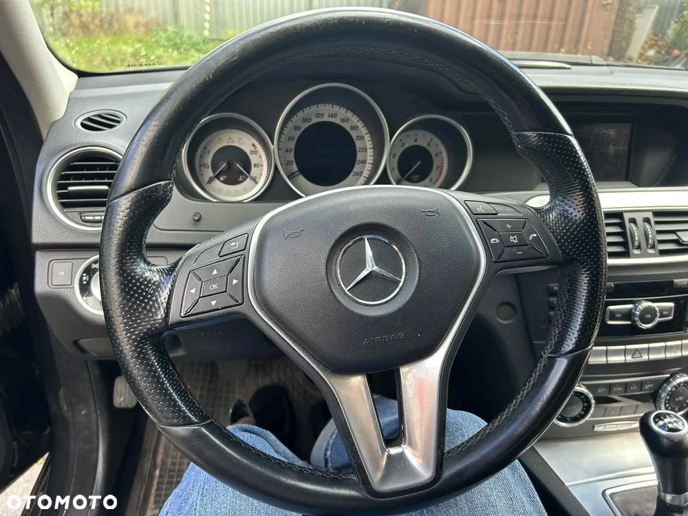 Mercedes-Benz Klasa C 180 CGI BlueEff Avantgarde - 9