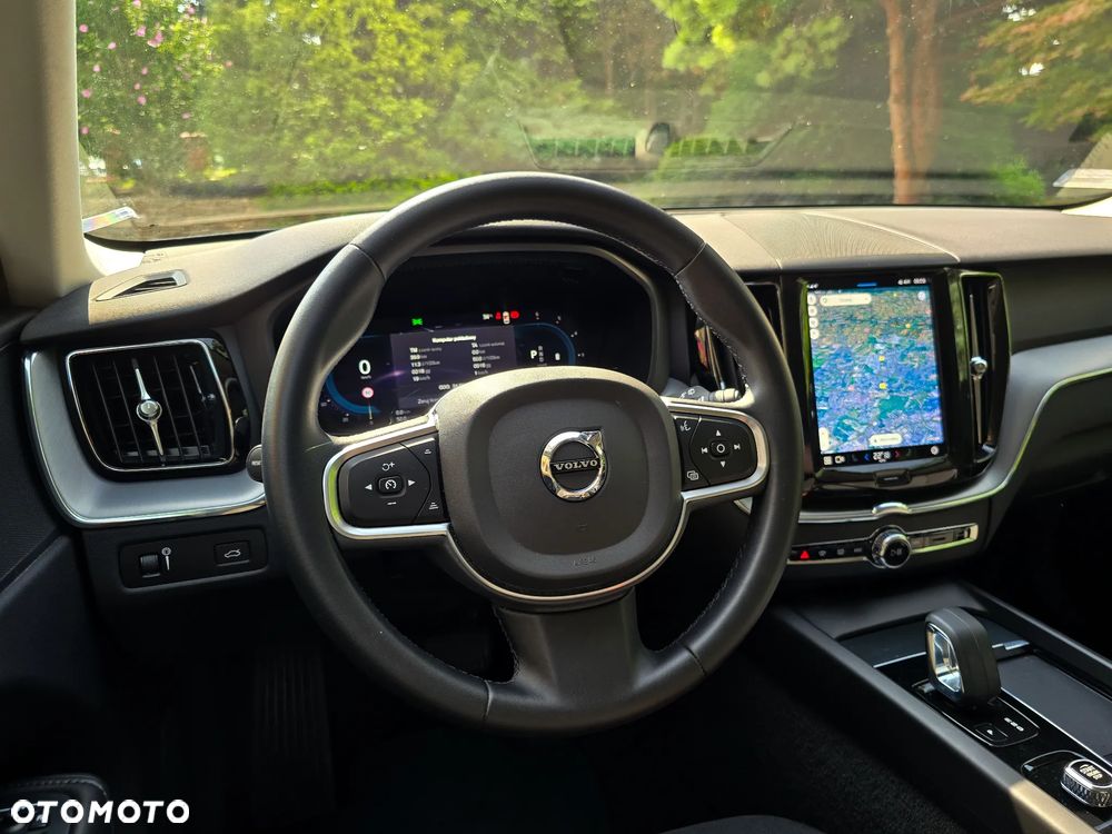 Volvo XC 60 B4 D Momentum Pro - 17