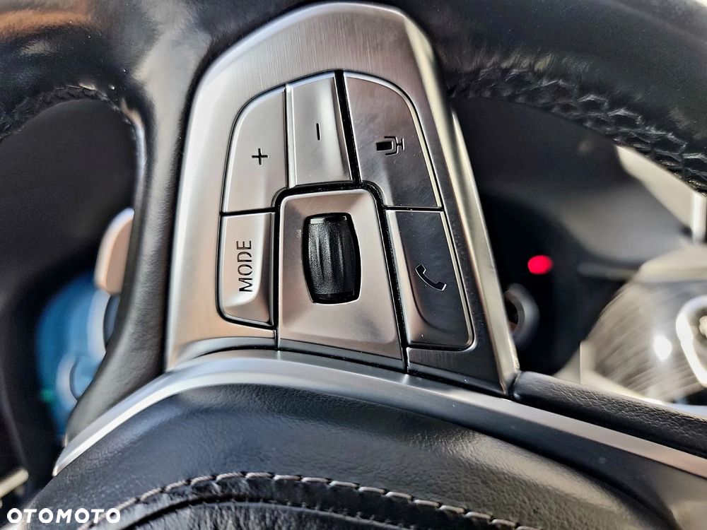 BMW Seria 7 740d xDrive - 39