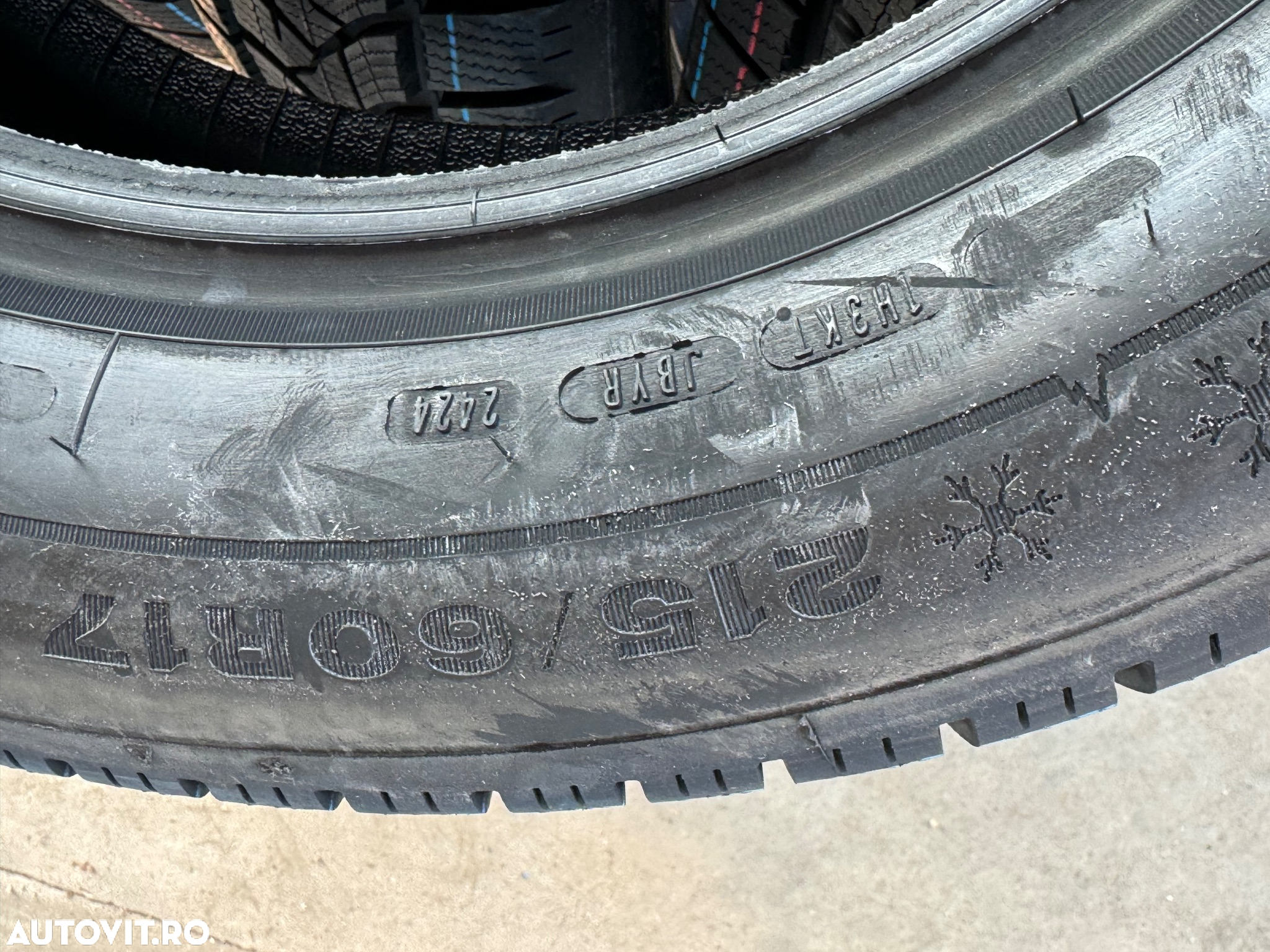 Vând 4 anvelope 215/60/17 Dunlop de iarnă noi - 4