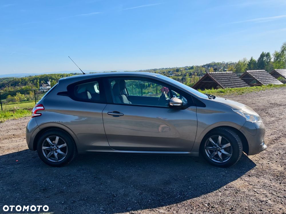 Peugeot 208 - 4