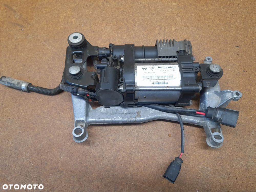 VW Touareg II Porsche Cayenne Kompresor zawieszenia pneumatycznego 7P0616006J - 1