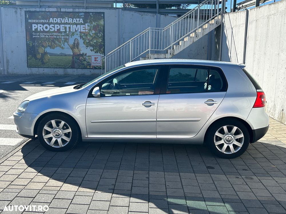 Volkswagen Golf 1.6 FSI Sportline - 4