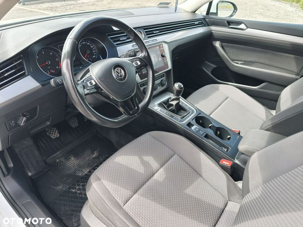 Volkswagen Passat - 25