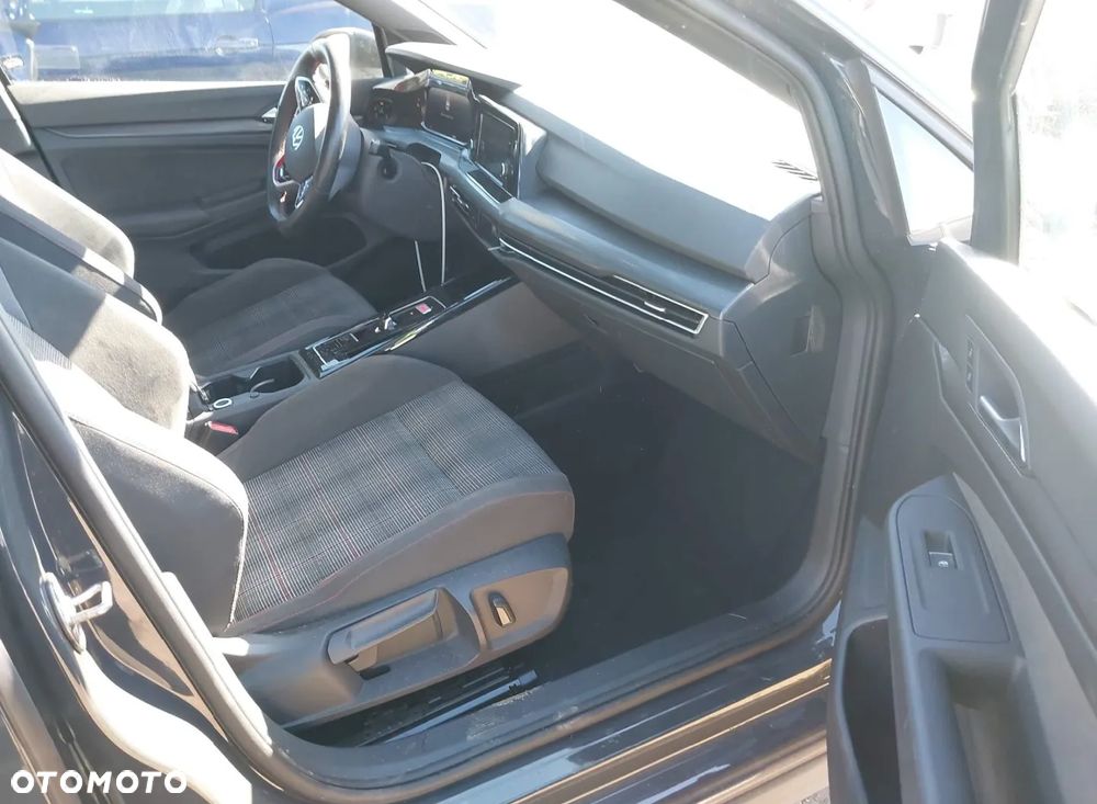 Volkswagen Golf - 10