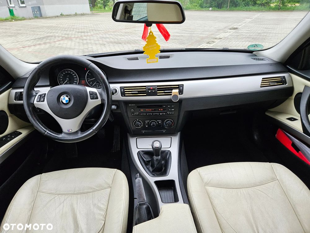 BMW Seria 3 320i - 13
