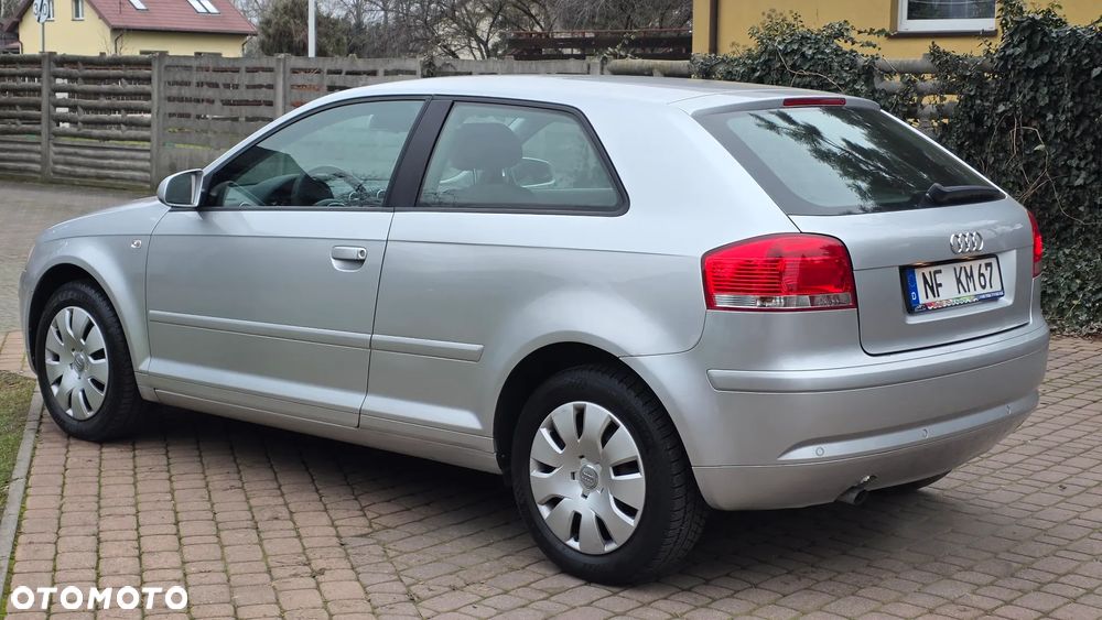 Audi A3 3-drzwiowe 1.6 Attraction - 4