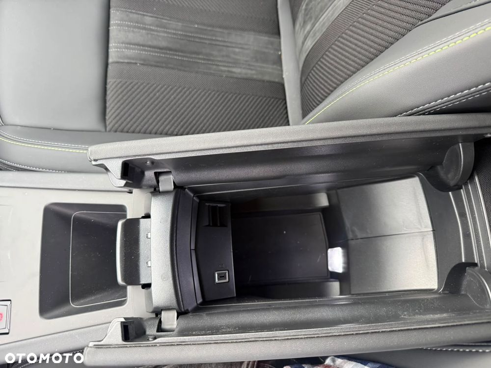 Peugeot 408 1.6 Plug-in Hybrid 240 GT Exclusive e-DCS7 - 34