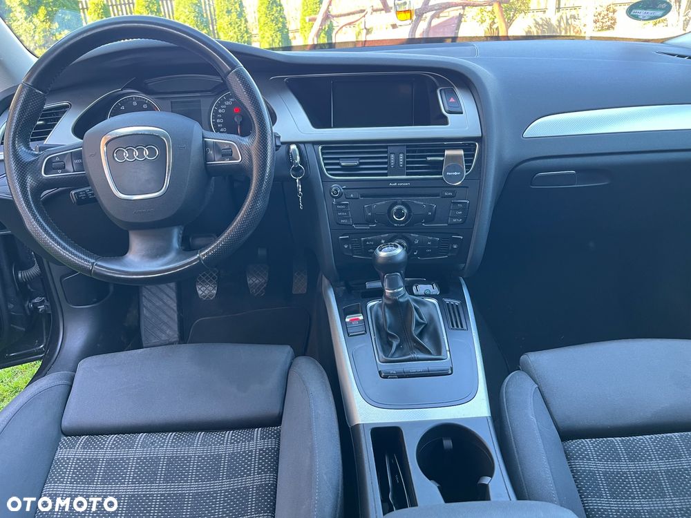 Audi A4 Limousine - 8