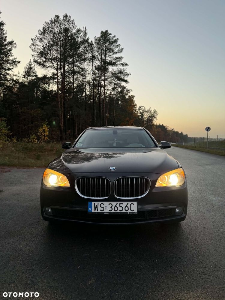 BMW Seria 7 740i L - 3